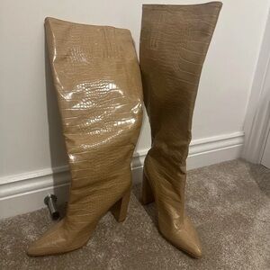 Chic Tan Croc-Embossed Heeled Boots